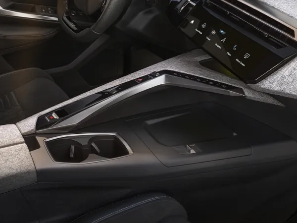 Peugeot E-5008 - Lenner Motors