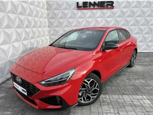 Hyundai i30 fastback červený