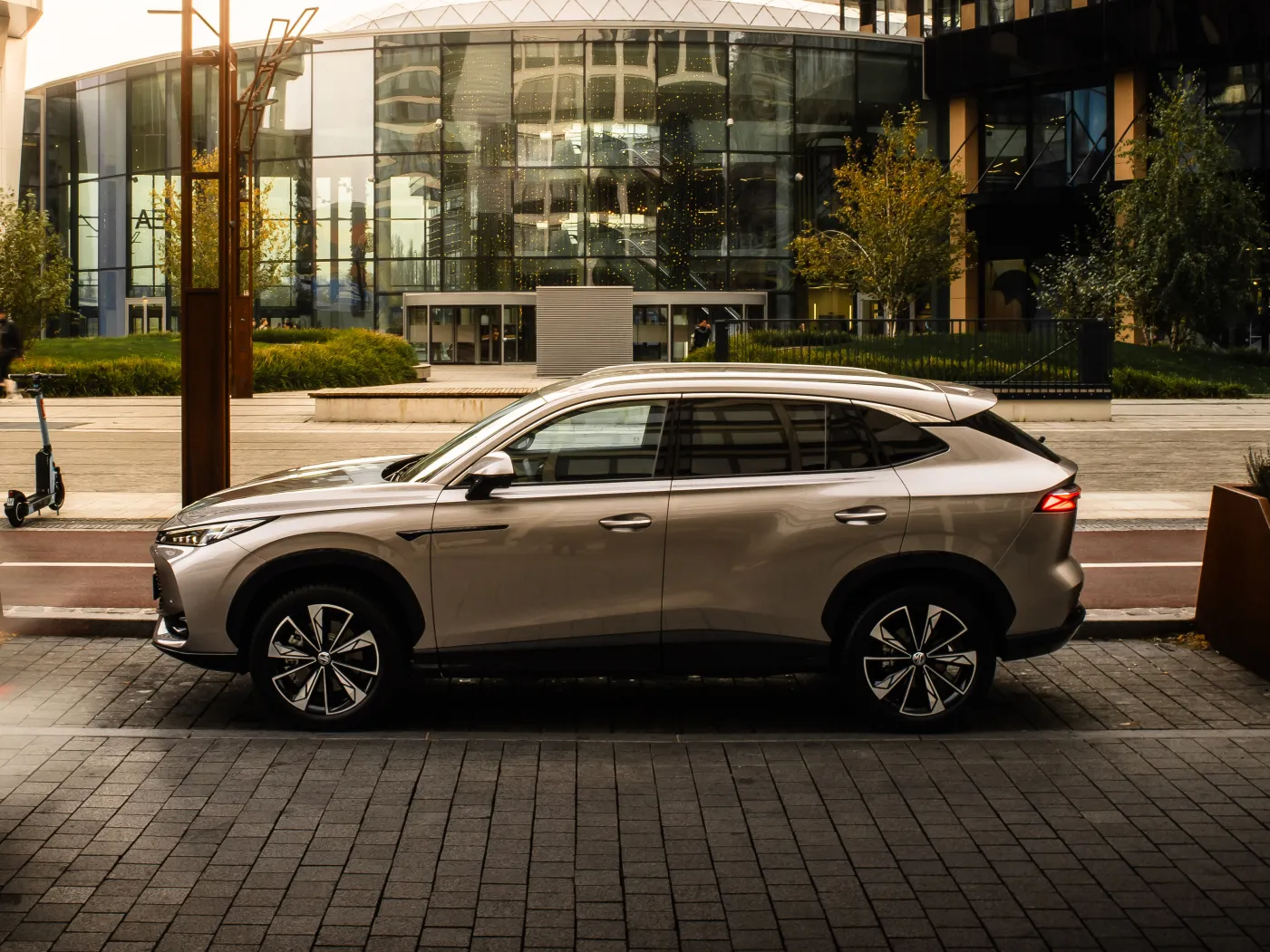MG HS PHEV operativní leasing - Lenner Motors