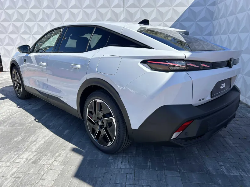 Peugeot 408 GT Plug-in HYBRID 225 e-EAT8