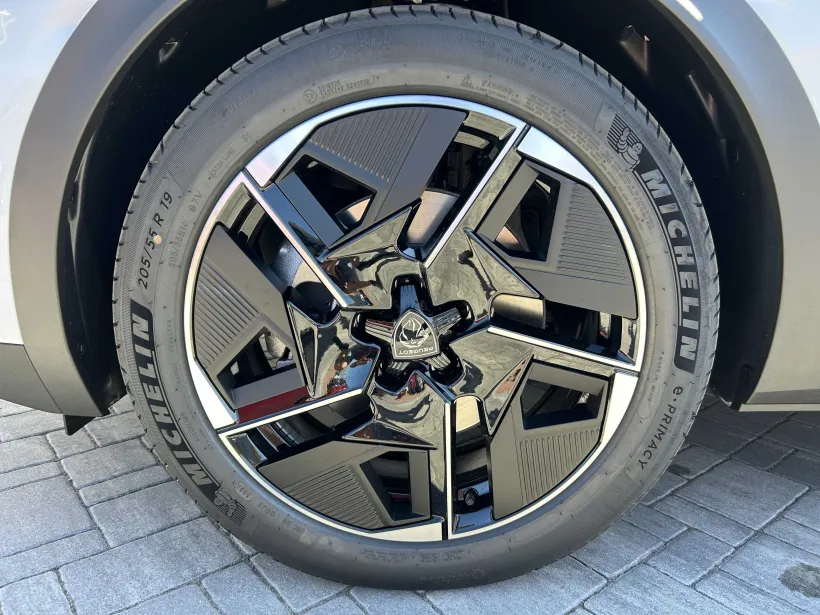 Peugeot 408 GT Plug-in HYBRID 225 e-EAT8