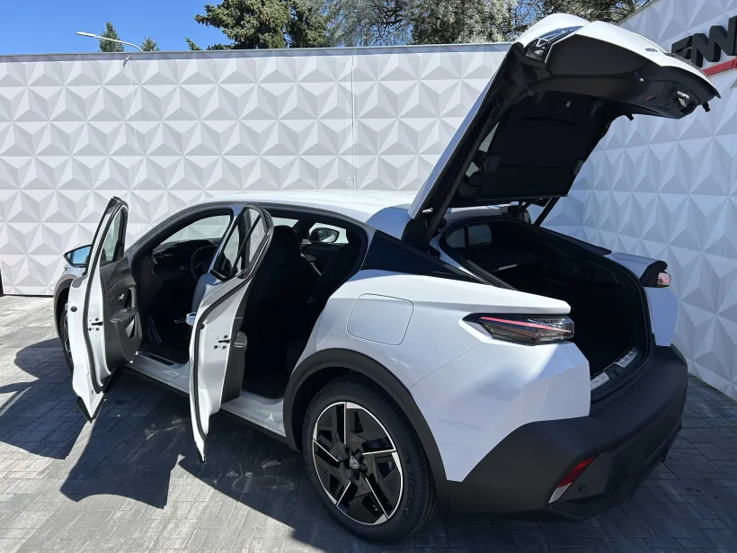 Peugeot 408 GT Plug-in HYBRID 225 e-EAT8