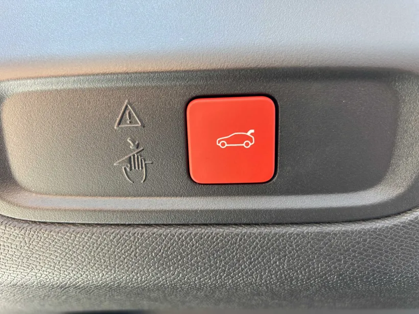 Peugeot 408 GT Plug-in HYBRID 225 e-EAT8