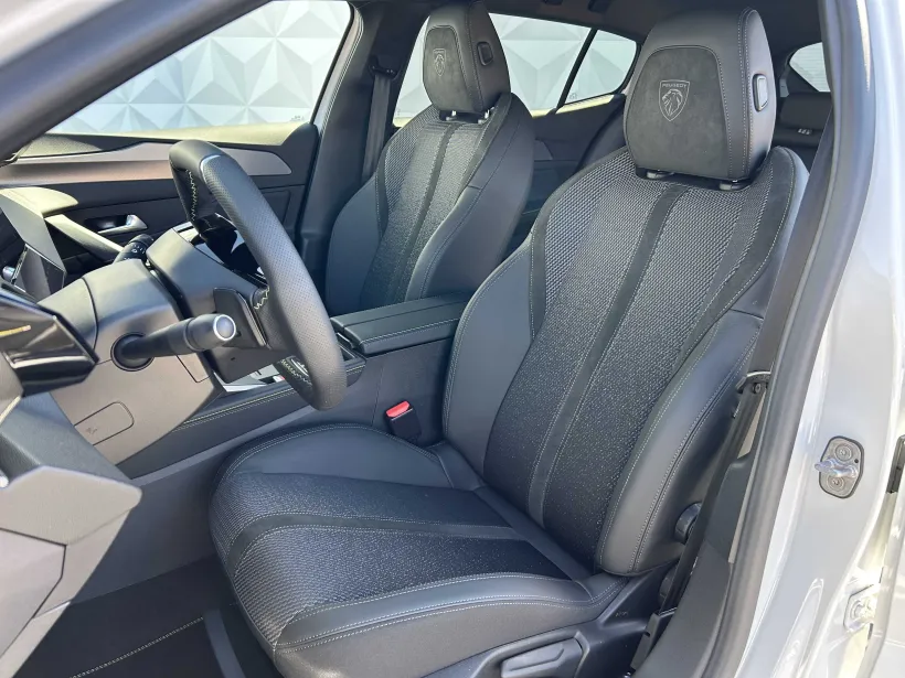 Peugeot 408 GT Plug-in HYBRID 225 e-EAT8