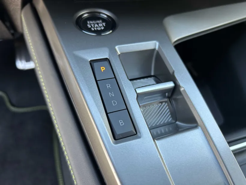 Peugeot 408 GT Plug-in HYBRID 225 e-EAT8
