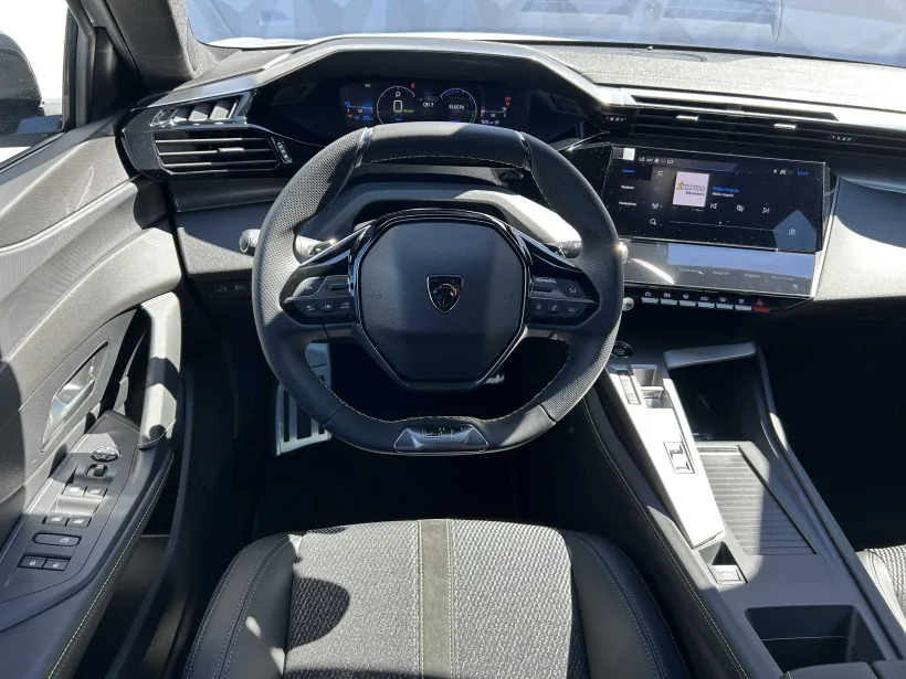 Peugeot 408 GT Plug-in HYBRID 225 e-EAT8