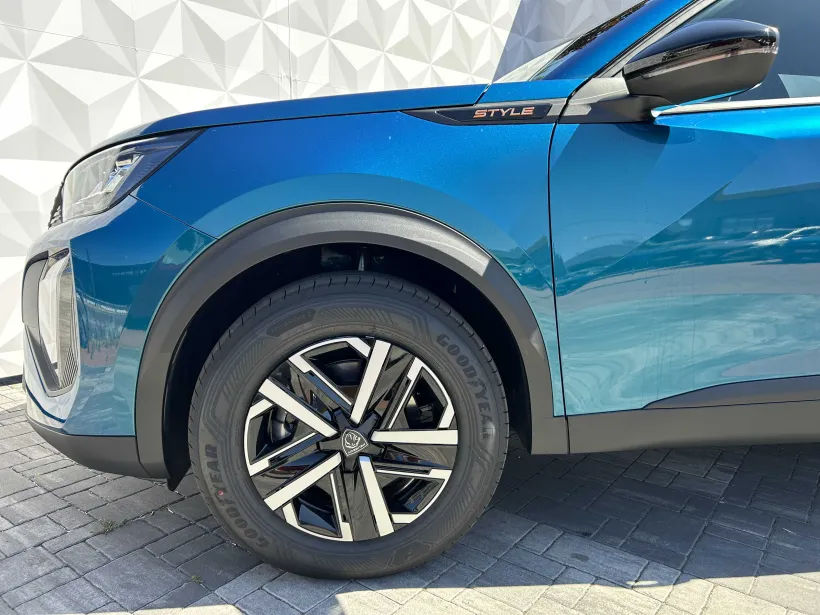 Peugeot 2008 STYLE Hybrid 145 e-DCS6