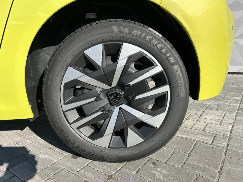 Peugeot 208 STYLE PureTech100 MAN6