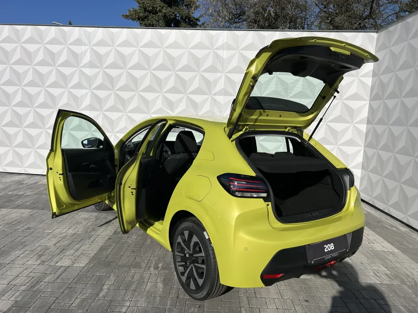 Peugeot 208 STYLE PureTech100 MAN6
