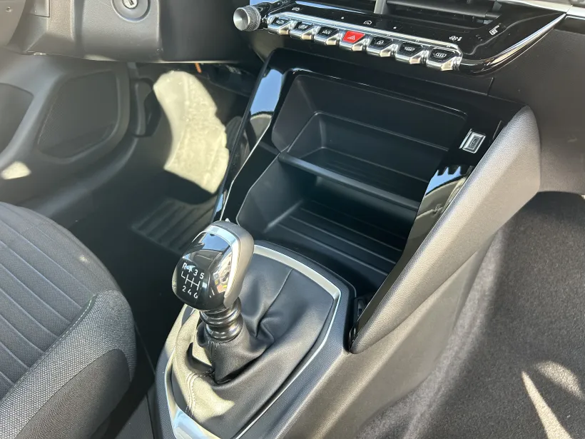 Peugeot 208 STYLE PureTech100 MAN6