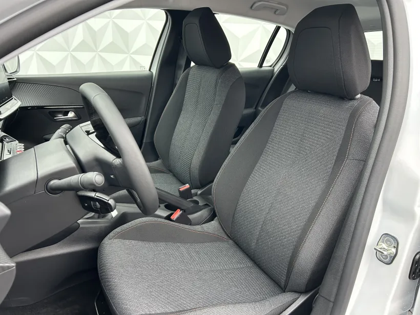 Peugeot 208 STYLE PureTech100 MAN6