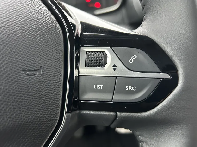 Peugeot 208 STYLE PureTech100 MAN6