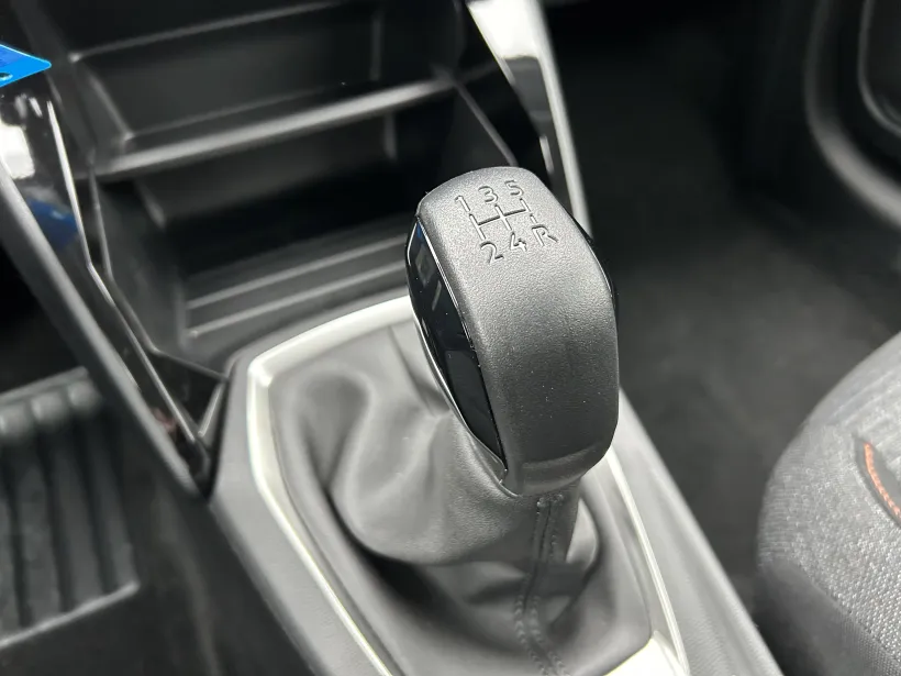 Peugeot 208 STYLE PureTech100 MAN6
