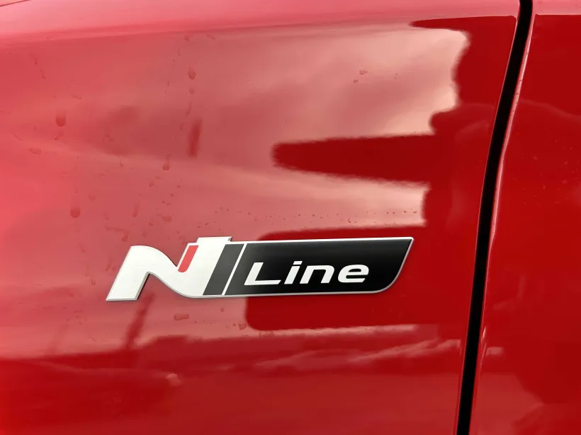 Hyundai i30 fastback červený