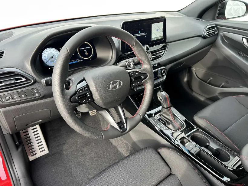 Hyundai i30 fastback červený