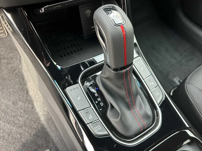 Hyundai i30 fastback červený