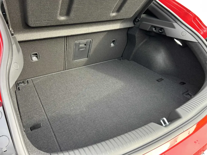 Hyundai i30 fastback červený