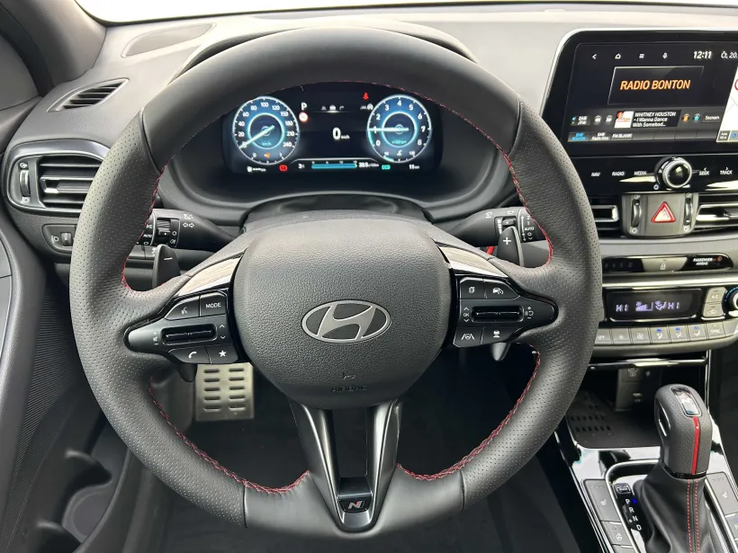 Hyundai i30 fastback červený