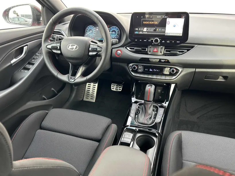 Hyundai i30 fastback červený