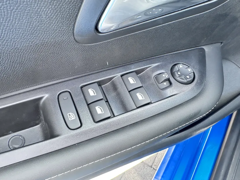 Peugeot 208 ALLURE Hybrid 110 e-DCS6
