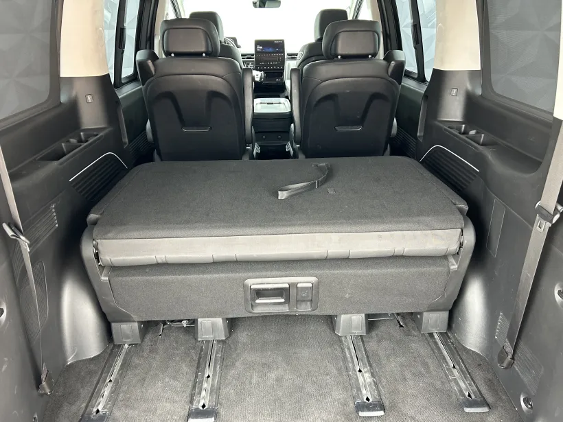 Staria 2.2 CRDi 4x4 7míst AT LUXURY 