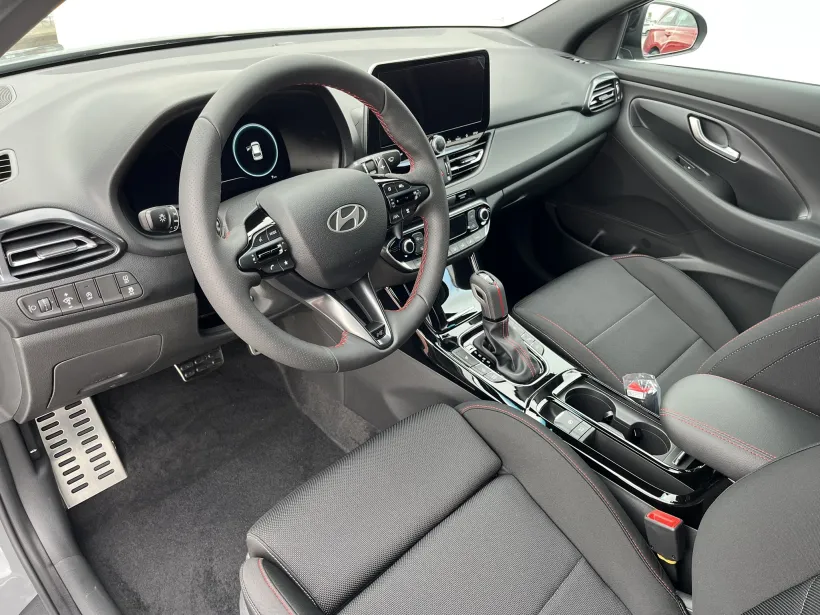 Hyundai i30 fastback šedý