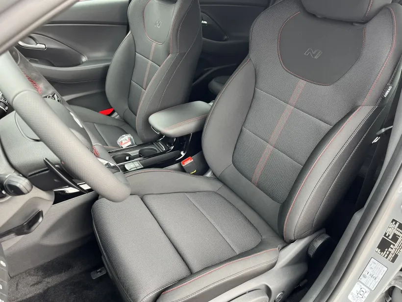 Hyundai i30 fastback šedý