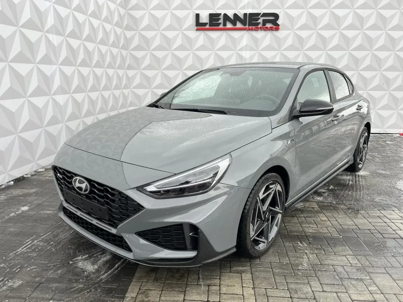 Hyundai i30 fastback šedý