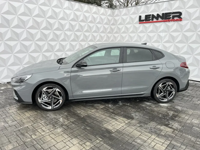 Hyundai i30 fastback šedý