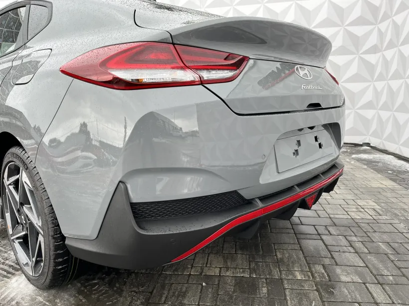 Hyundai i30 fastback šedý