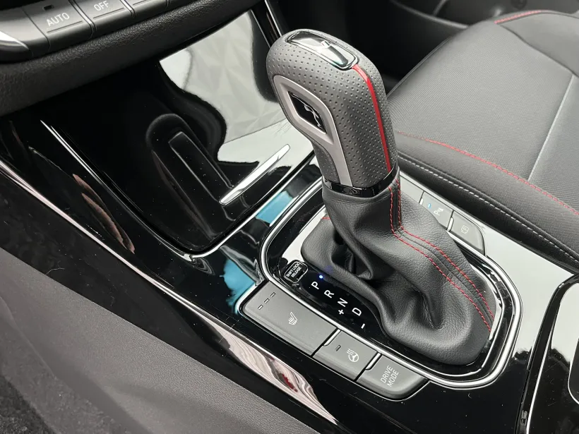 Hyundai i30 fastback šedý