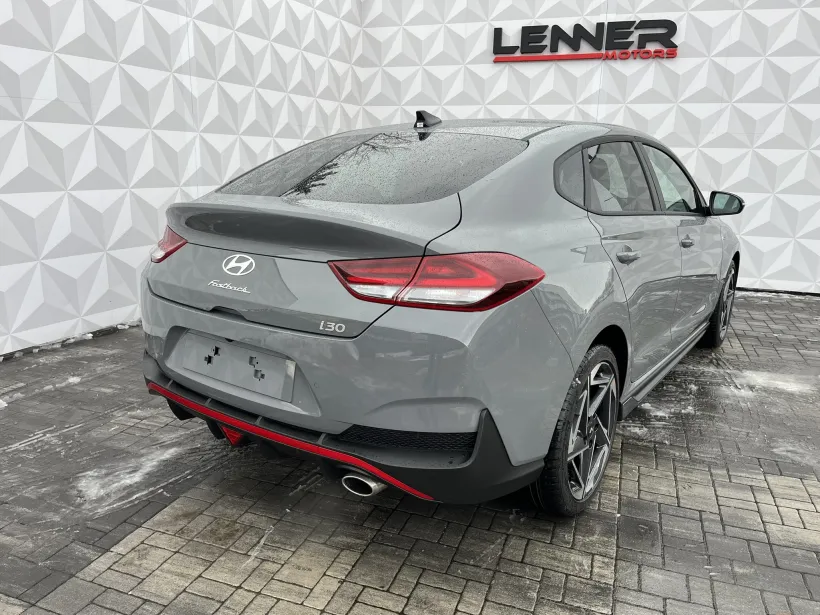 Hyundai i30 fastback šedý