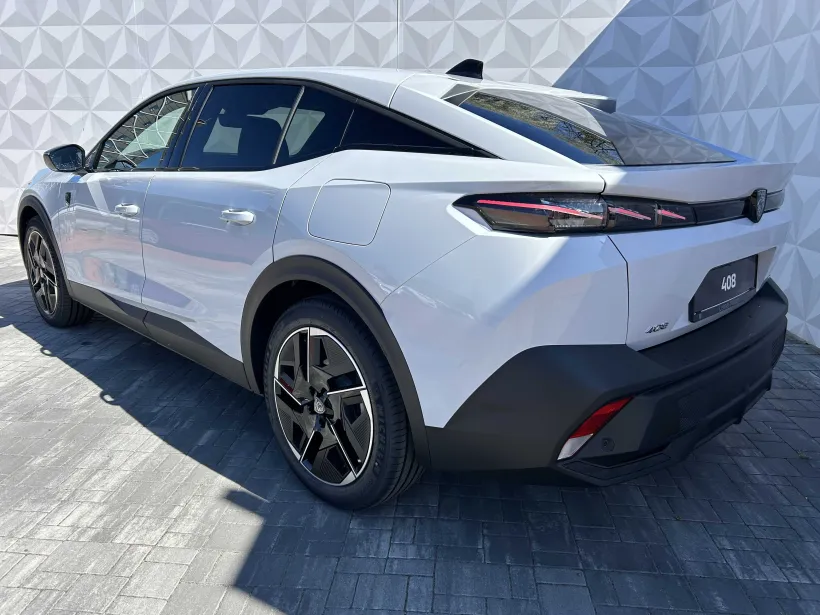 Peugeot 408 GT Plug-in HYBRID 225 e-EAT8